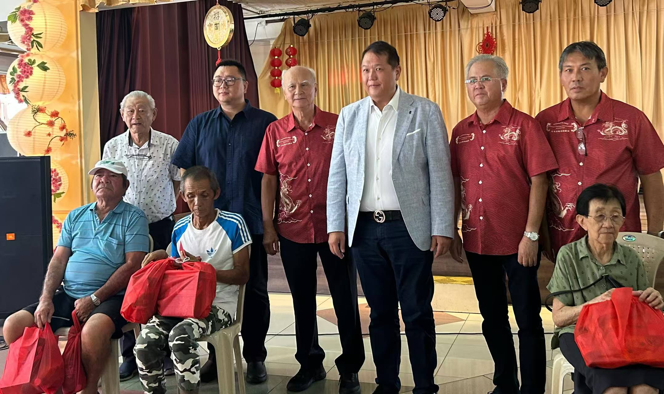 龙狮舞动庆马年：华商总会新春红包传温情-华闻时空