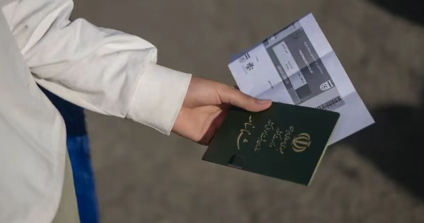 澳洲政府紧急叫停!6.1万伊朗访客签证持有者被禁止入境,最长可达12个月-华闻时空