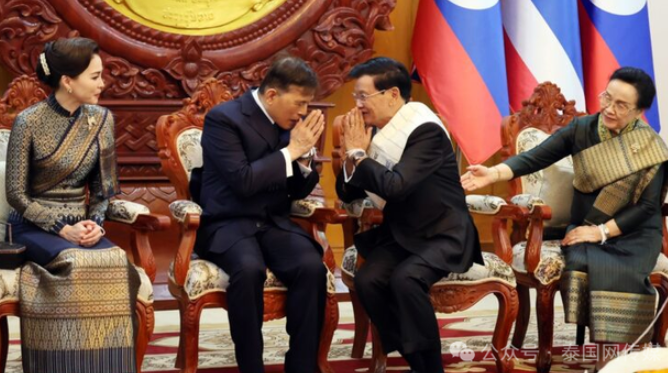 历史性一访！泰国国王一句话刷屏：来到老挝，像回家了-华闻时空