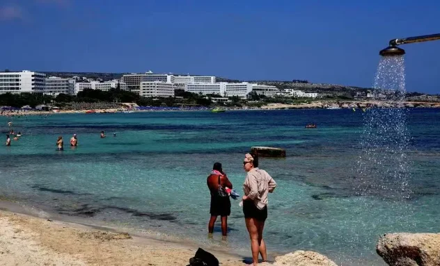 图片[2]-希腊总理亲自“打包票”：放心来希腊旅游！邻国却遇冷现退订潮-华闻时空