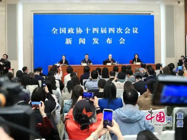 中国两会举行首场新闻发布会-华闻时空
