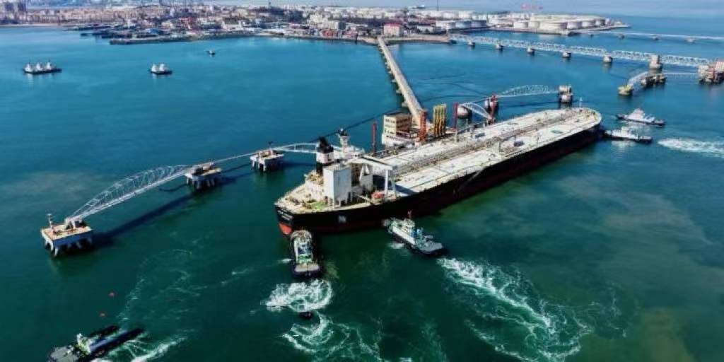 一艘载有运往毛里求斯重油的船只在阿联酋被拦截-华闻时空