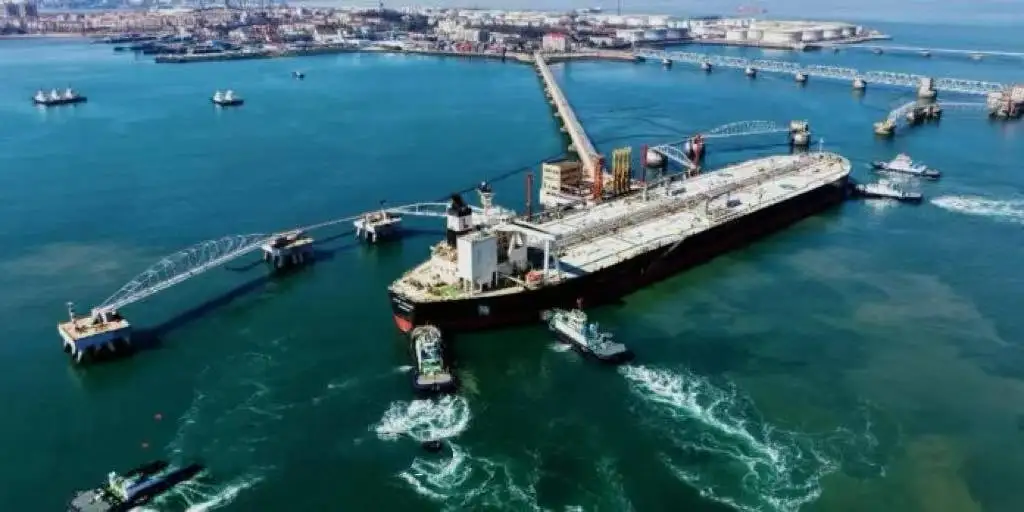 图片[1]-一艘载有运往毛里求斯重油的船只在阿联酋被拦截-华闻时空