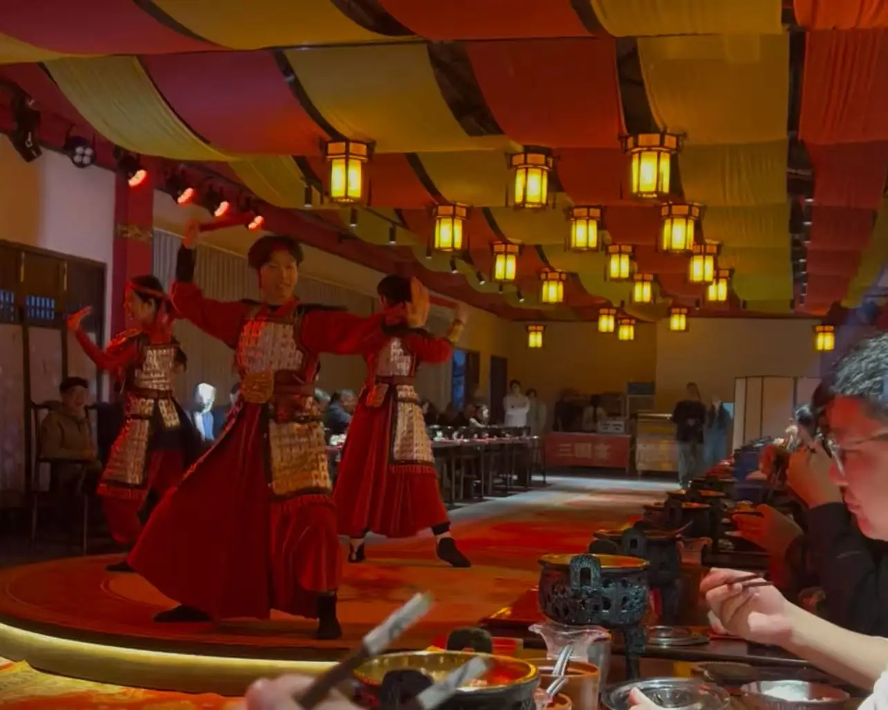 图片[3]-看三国表演，品三国宴：荆州古城沉浸式三国文化美食新名片-华闻时空