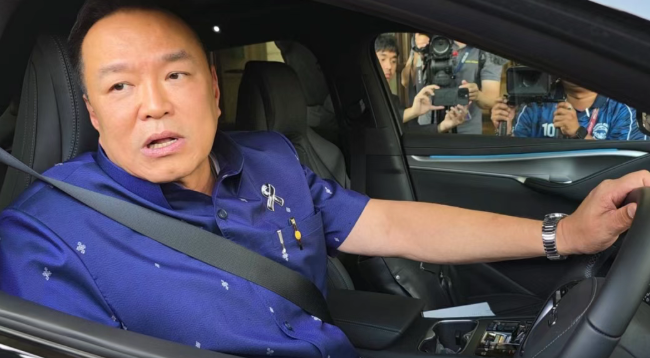 泰国总理乘中国比亚迪电车上班:无车队随行,释放节能信号-华闻时空