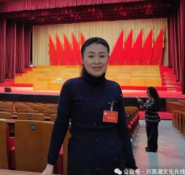 【元宵节专刊：诗歌】杨秀芹：元宵夜，人间铺开一卷灯-华闻时空