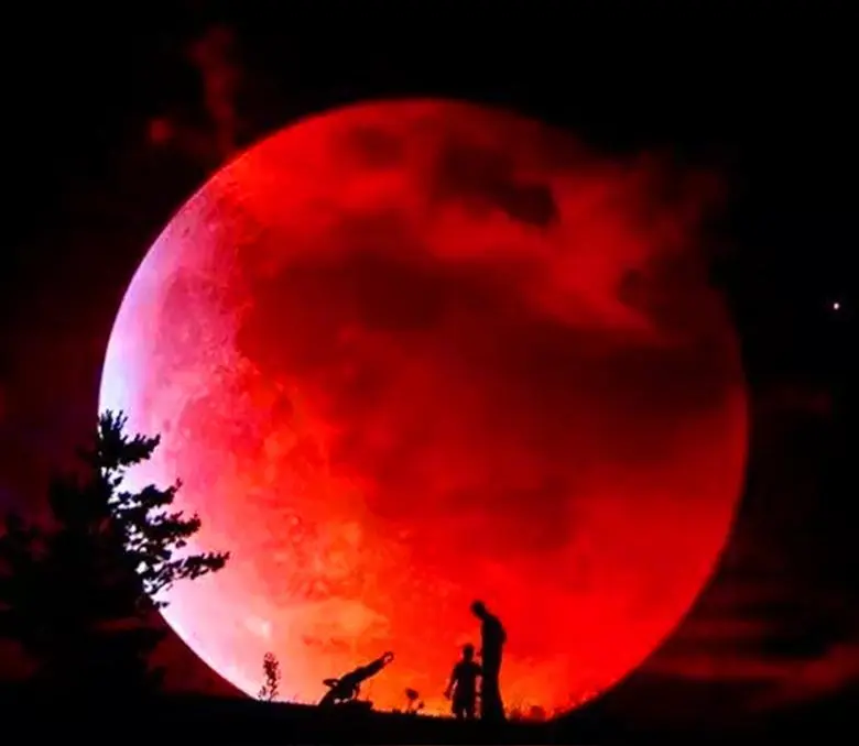 名家、文:纤夫；评:桂清扬:红月亮-华闻时空