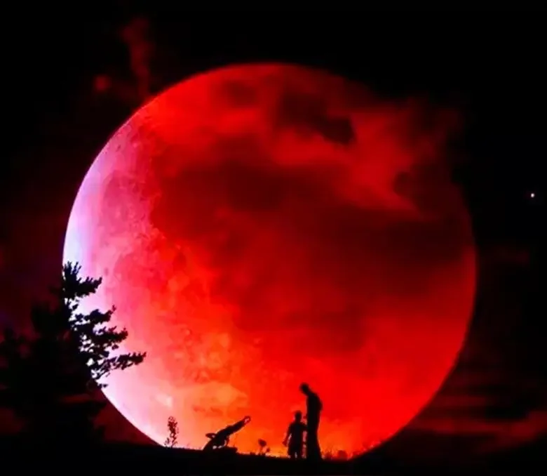 图片[1]-名家、文:纤夫；评:桂清扬:红月亮-华闻时空