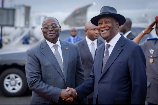 科特迪瓦:总统瓦塔拉在法国逗留后返回阿比让-华闻时空