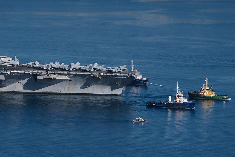 美“福特”号航母因火灾将临时靠港，近200名船员接受治疗-华闻时空