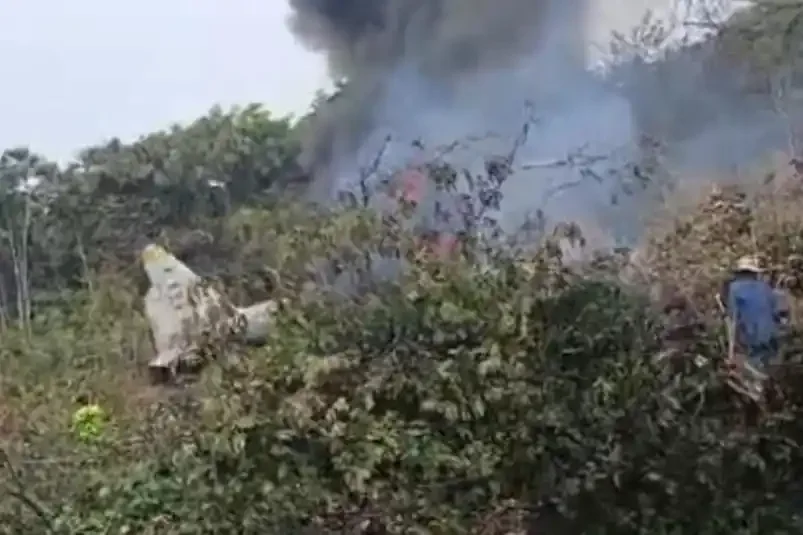 图片[1]-哥伦比亚一军机坠毁，机上载有125人-华闻时空