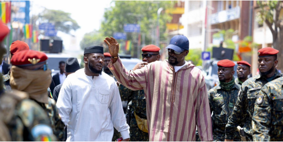 几内亚：总统敦布亚下令印刷新钞缓解现金短缺-华闻时空