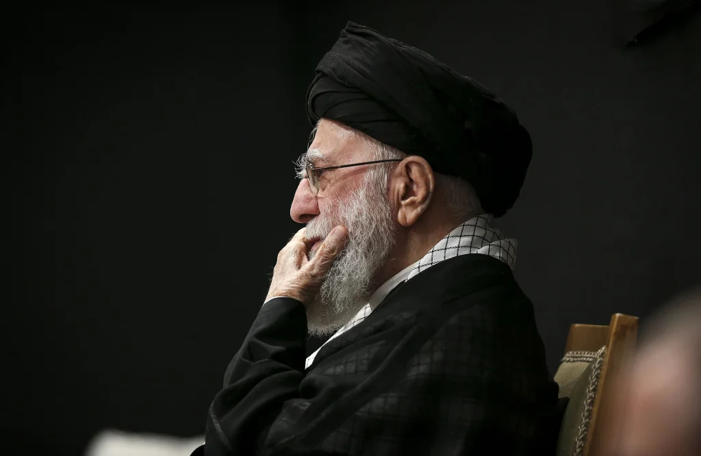 图片[1]-担任最高领袖36年，哈梅内伊如何领导伊朗走到今天？-华闻时空